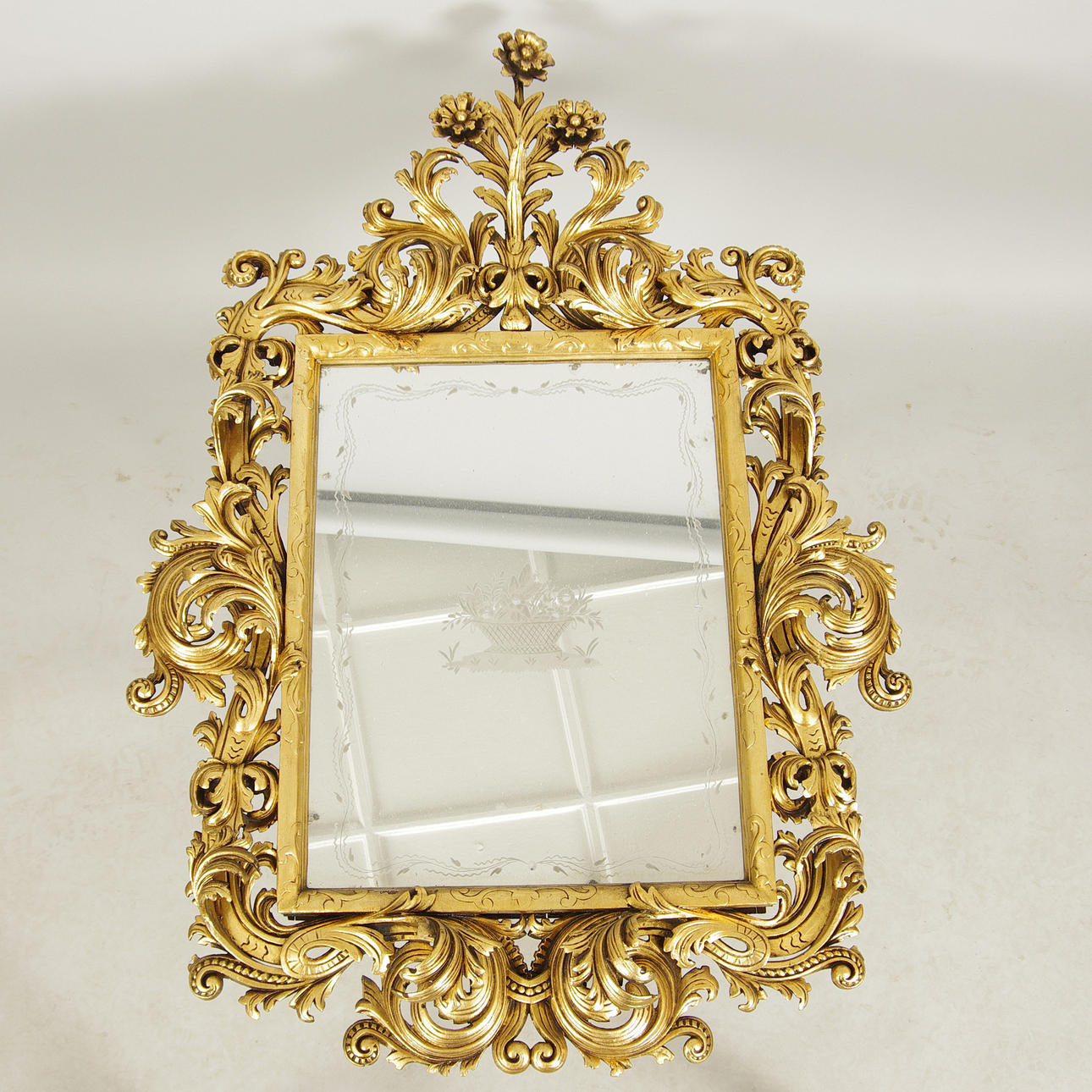 SPEGEL, förgylld med etsat glas, nyrokoko.