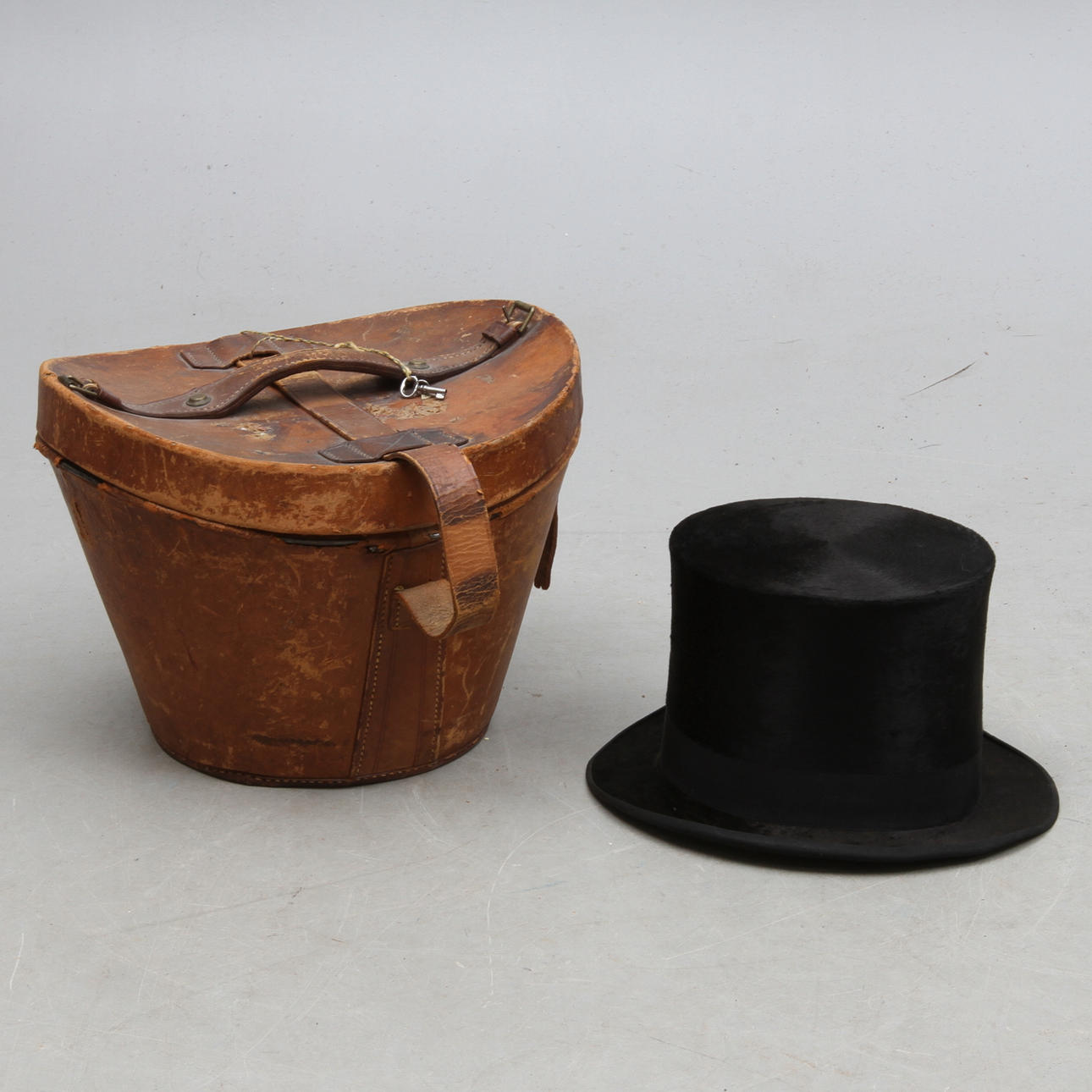 HAT with HATTASK, early 20th century.