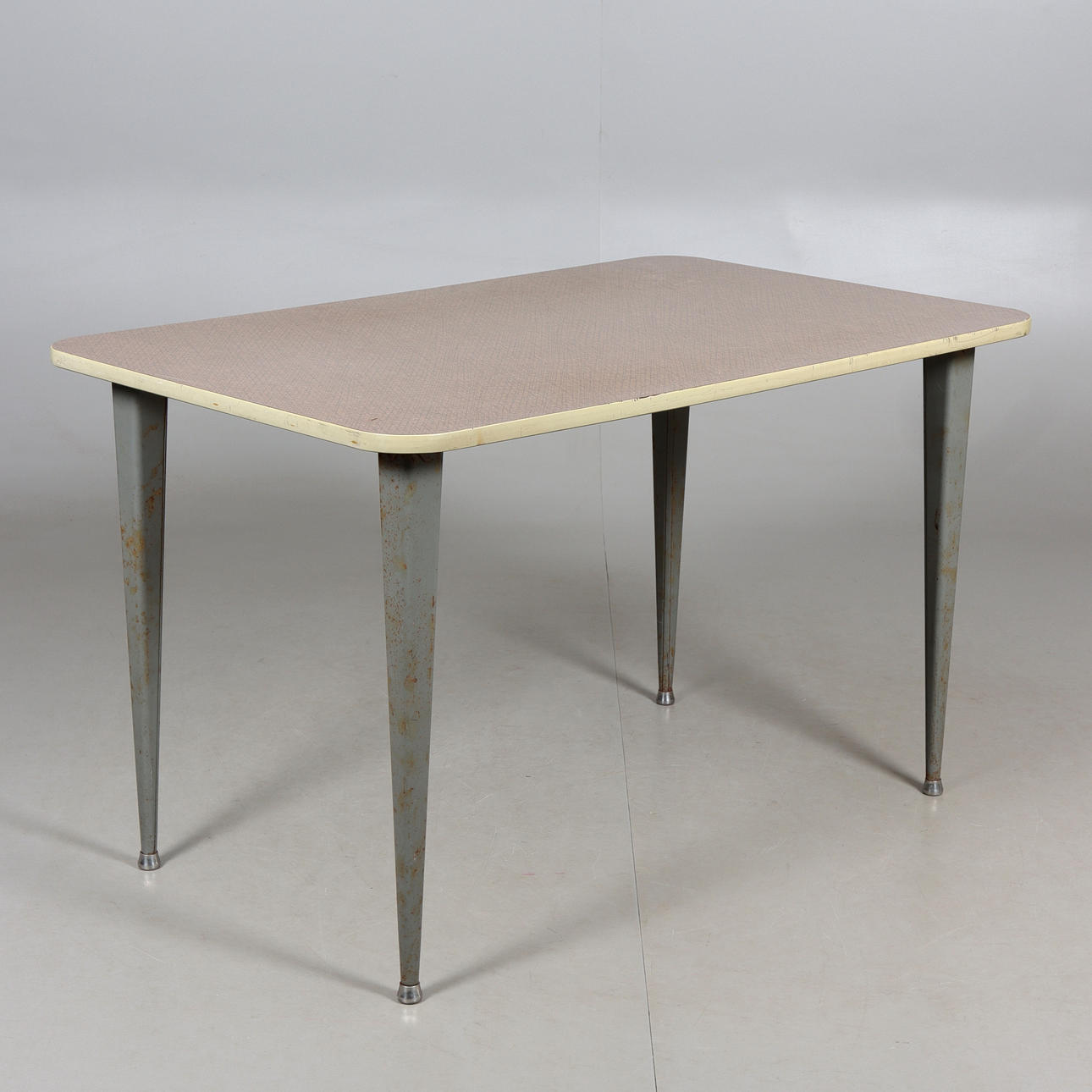 MALLIPÖYTÄ, teollisuusmalli, 1900-luku.