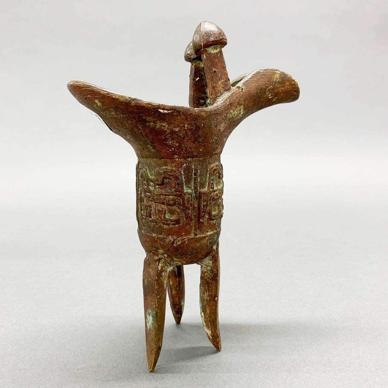 KINESISK ARKAISK FORM BRONZEVINØL.