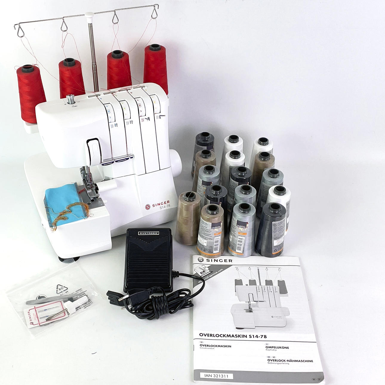 CANTANTE. Overlock sewing machine S14-78, with 20 thread rolls.