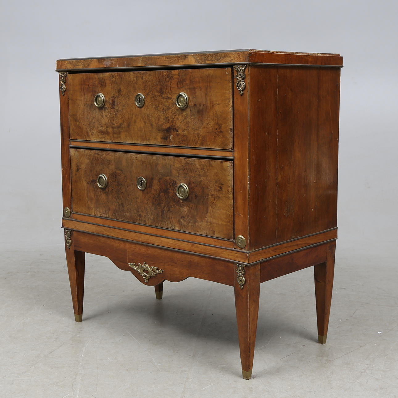 BYRÅ, gustaviansk stil, omkring 1900.