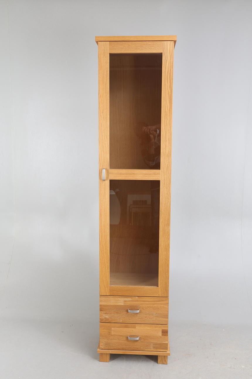 VITRINSKÅP, ek, 19/2000-tal.