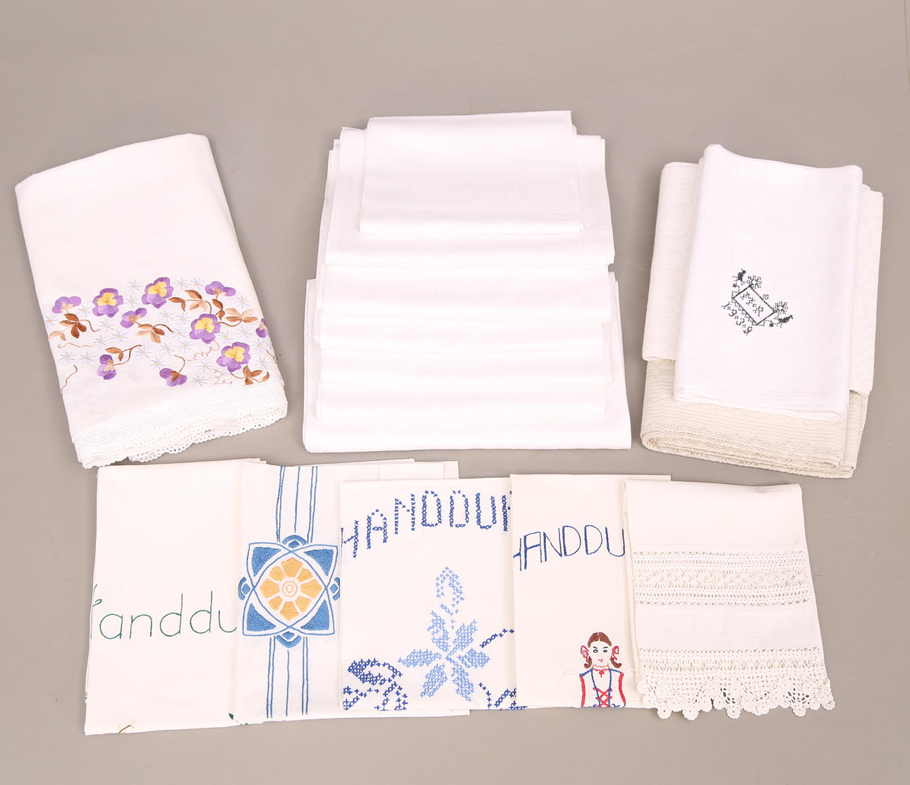 DUKAR, ett parti, olika storlekar, vita.