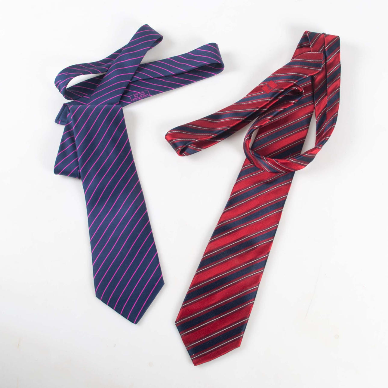 Ein Paar BRIONI- und HERMÈS-Krawatten.