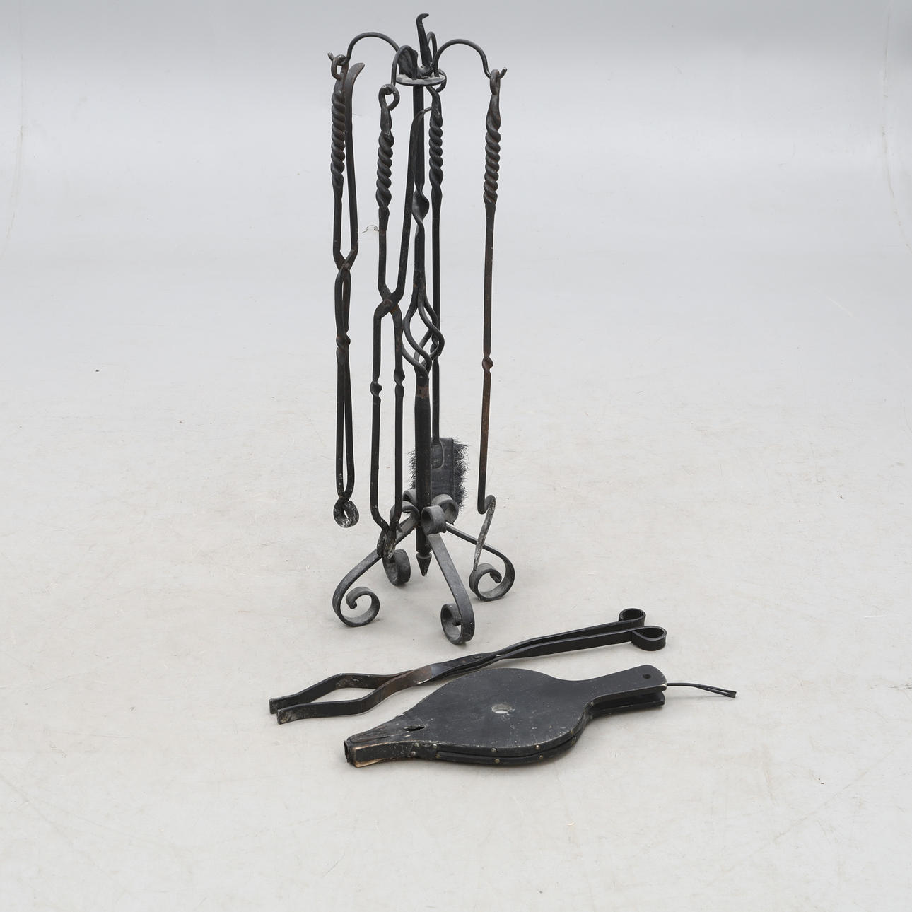 BRASSTÄLL, smide,7 delar.