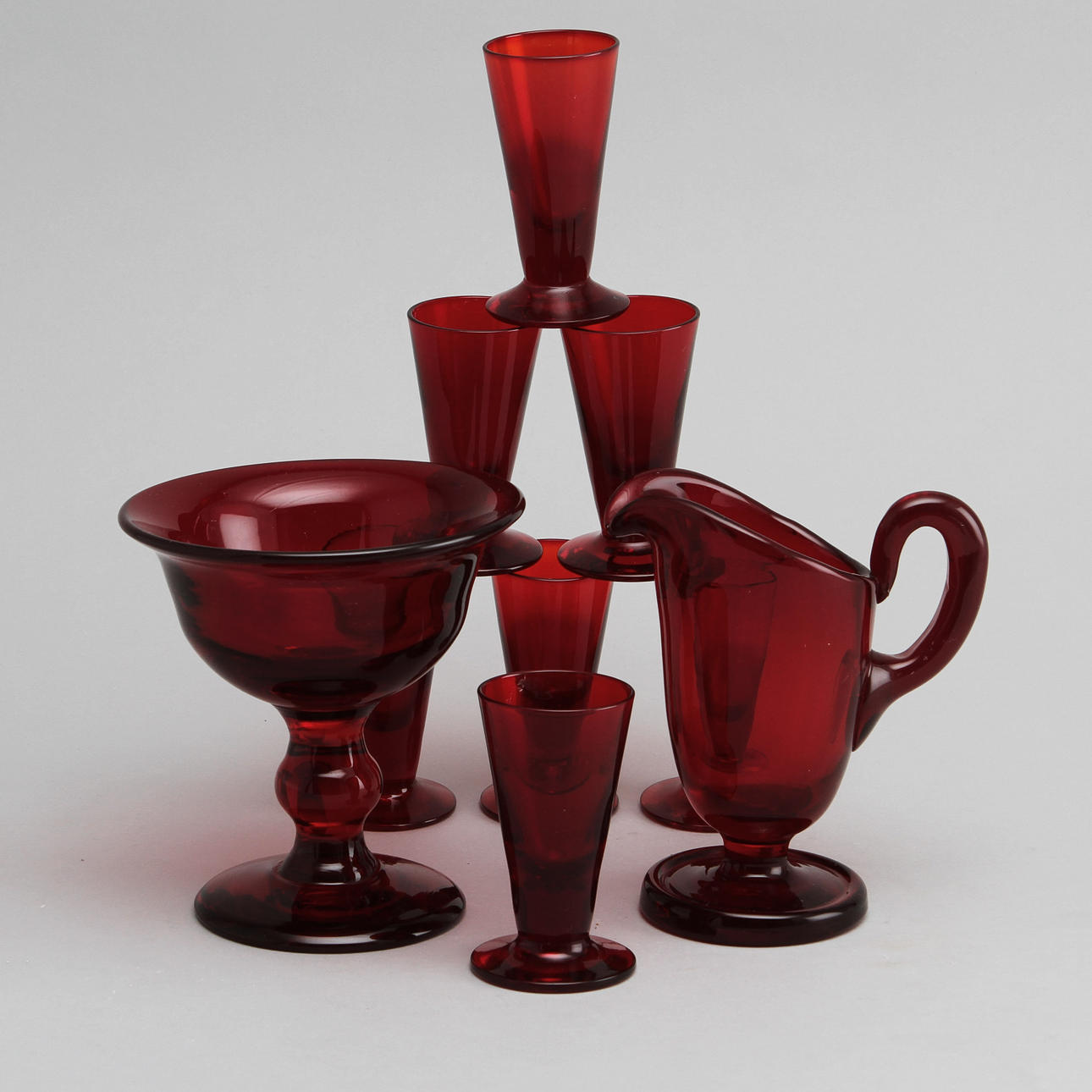 GLASFÖREMÅL, 9 st, rubinröd glasmassa. Monica Bratt, Reijmyre.