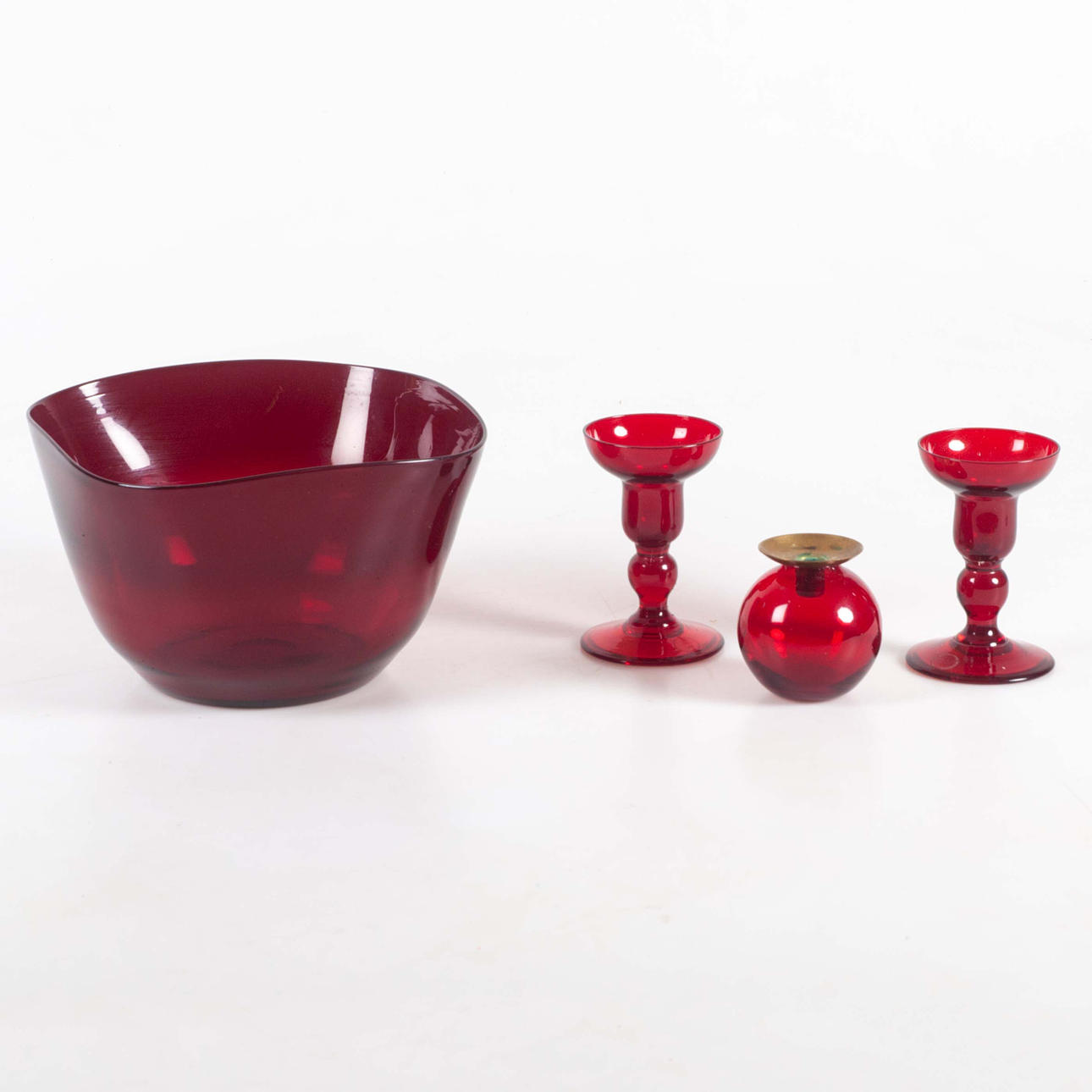 RÖTT GLAS, 50-60-TAL 4 DELAR.