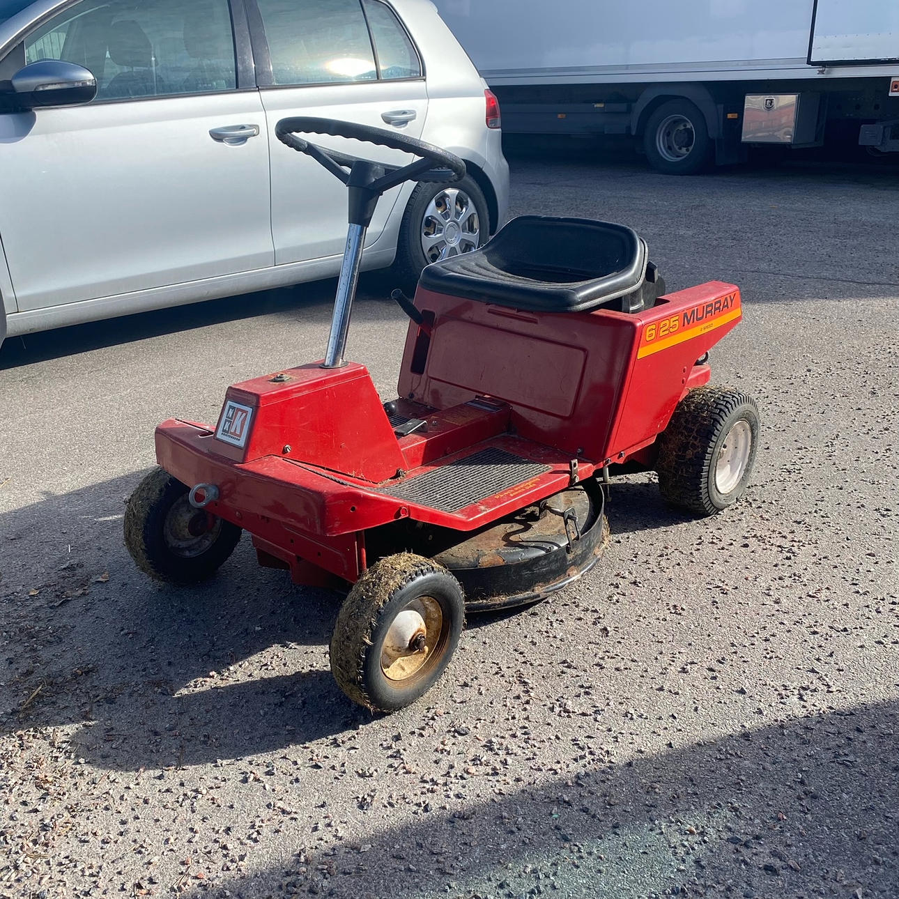 RIDING LAWN MOWER, Murray 6/25.