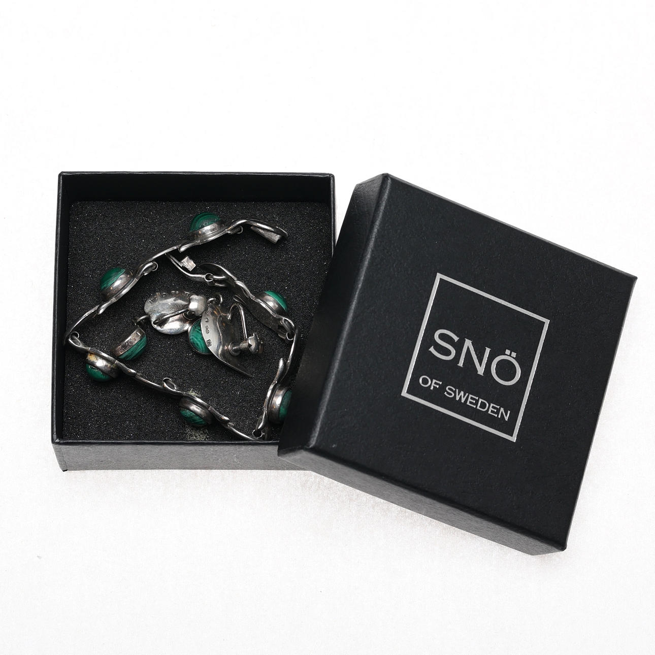 BRACELETS AND EARRINGS. Silver, with stones.