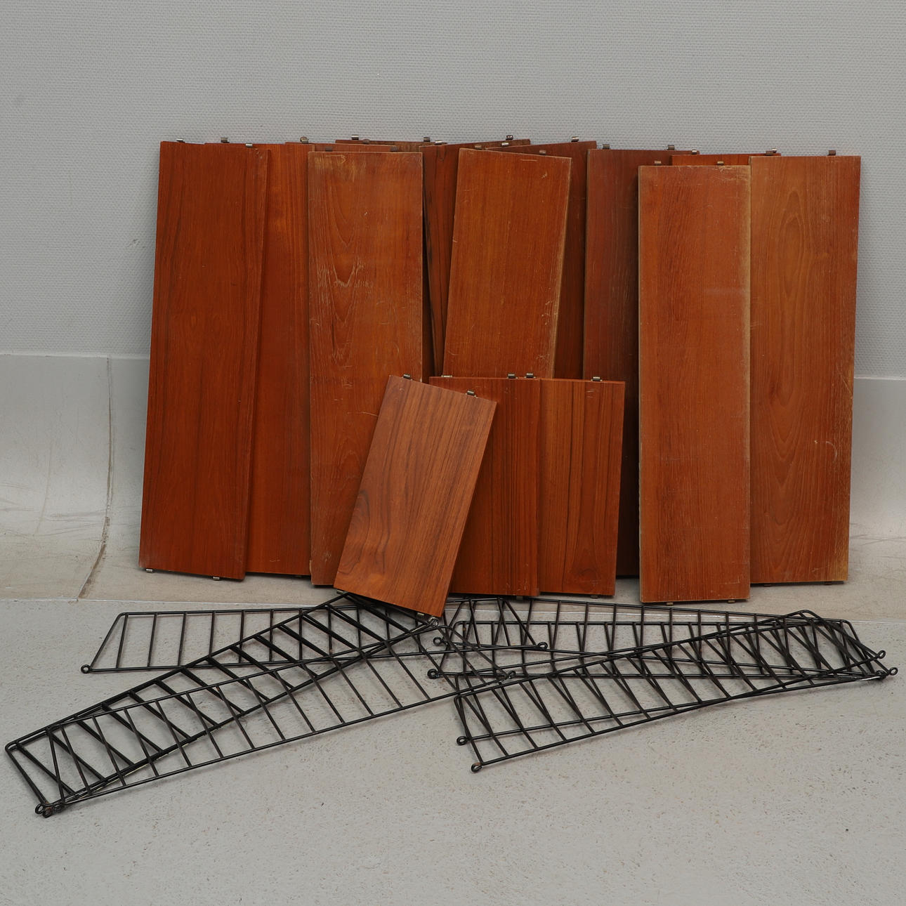 STRINGHYLLOR, 23 delar, teak & metall, 1960-tal. Möbler - Skåp & Hyllor ...