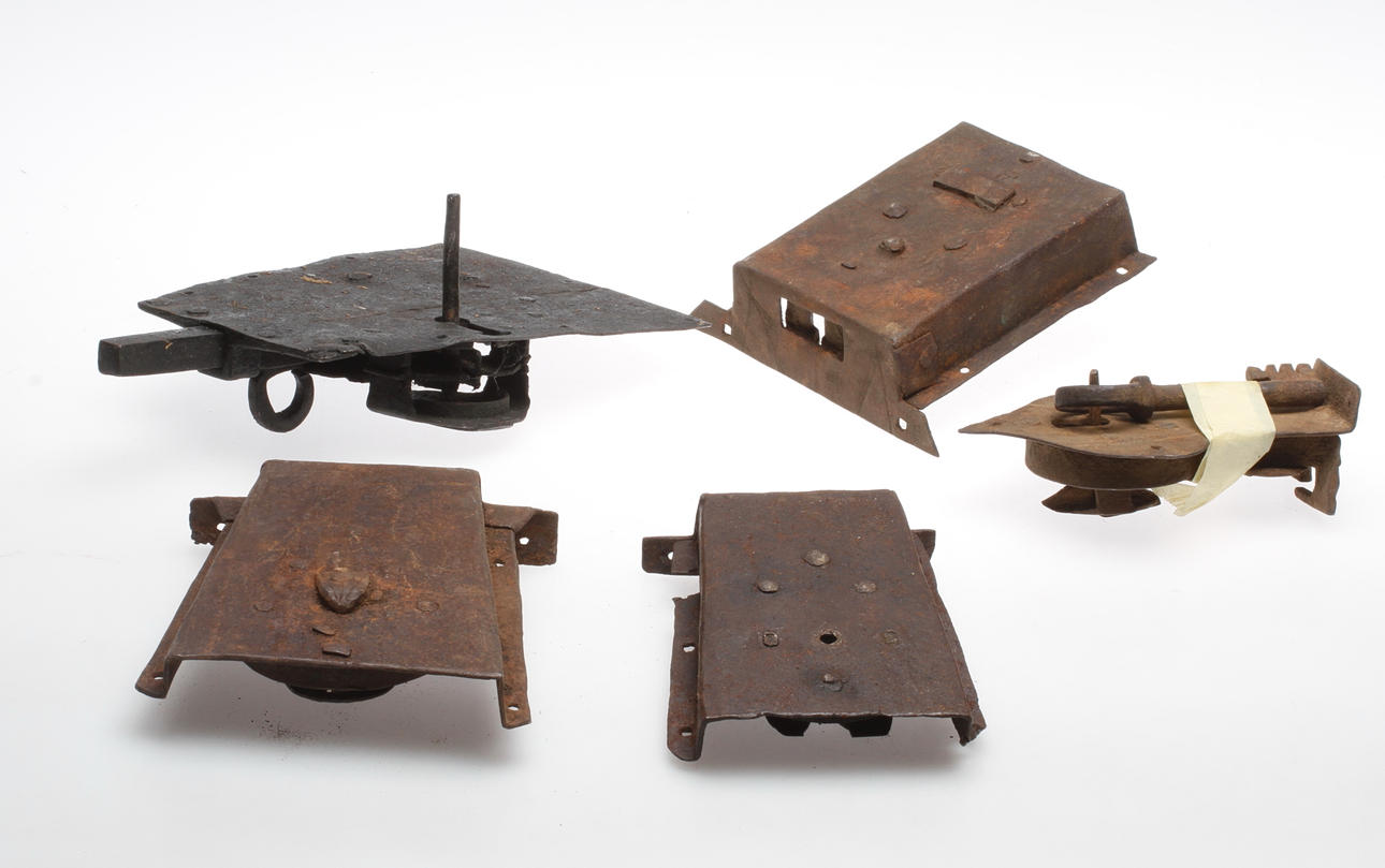 LÅS, 4 st, smide, 1700/1800-tal.