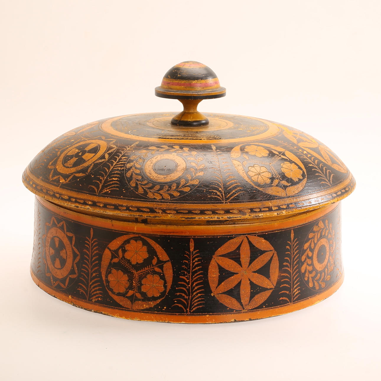 CERRAJERÍA, madera pintada.