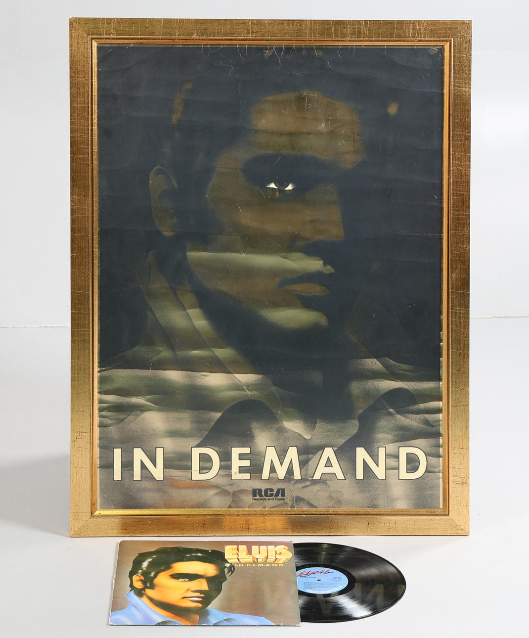 ELVIS PRESLEY ”I EFTERFRÅGAN” REKLAMAFFISCH OCH LP (2).