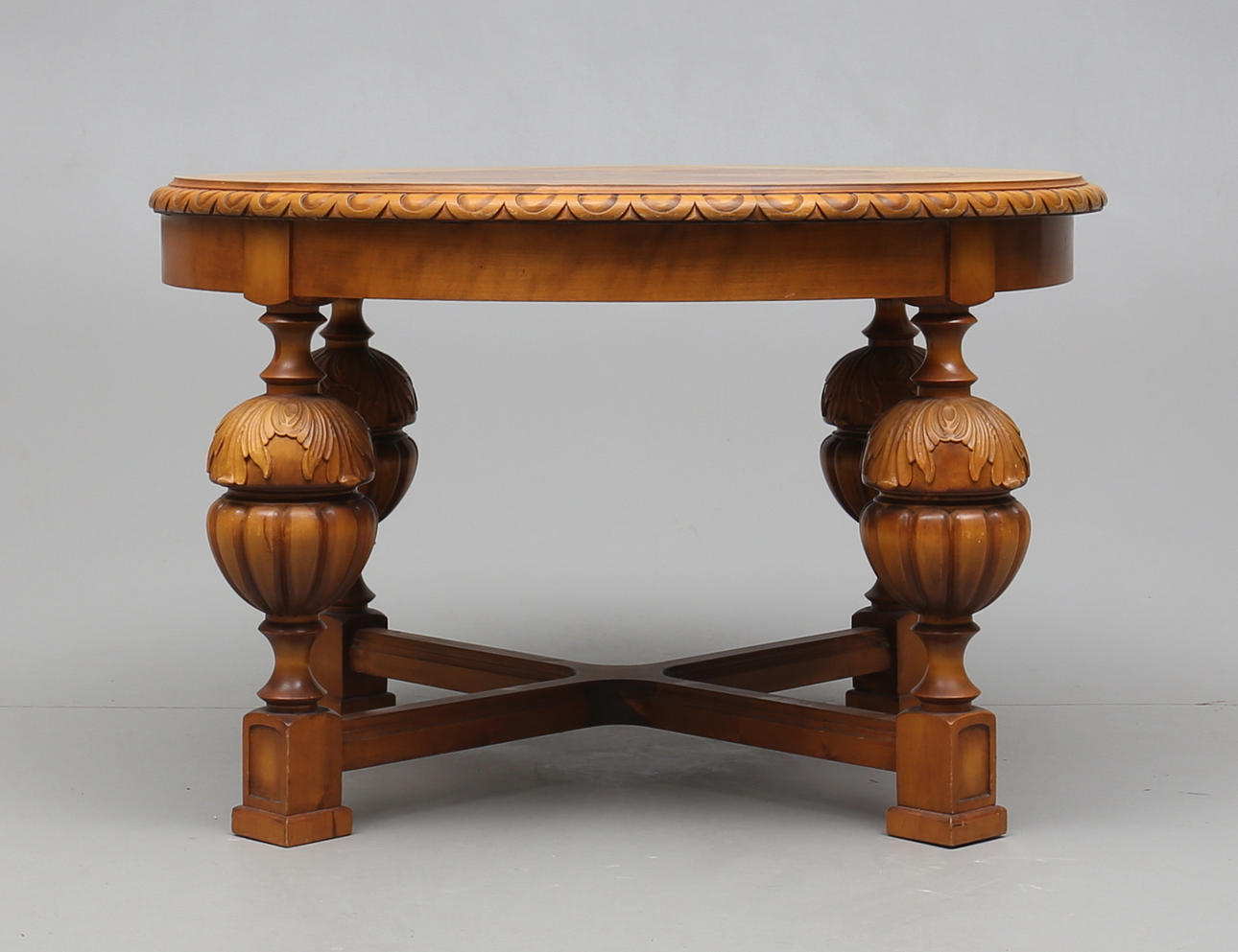 BORD, lövträ, barockstil, 1920/30-tal.