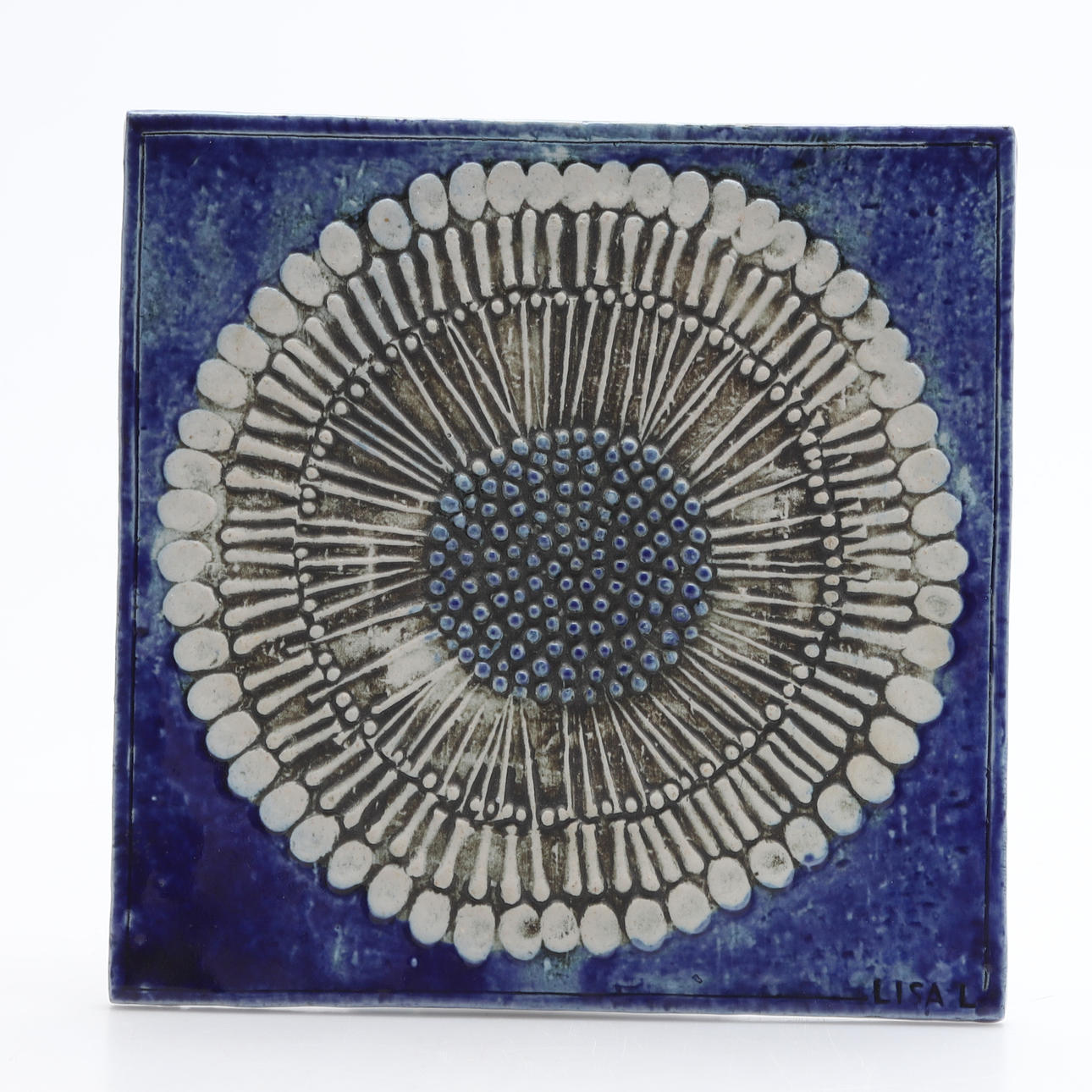 LISA LARSON. Vægrelief, stempel signeret, stentøj.