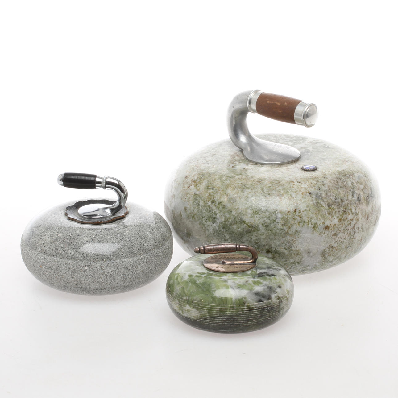 PRISSTATYETTER, 3 st, i form av Curlingstenar, 1900-tal.