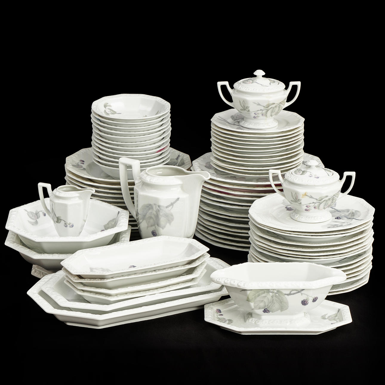 DINNERWARE, 78 pieces, Rosenthal, Maria 'Blackberry'.