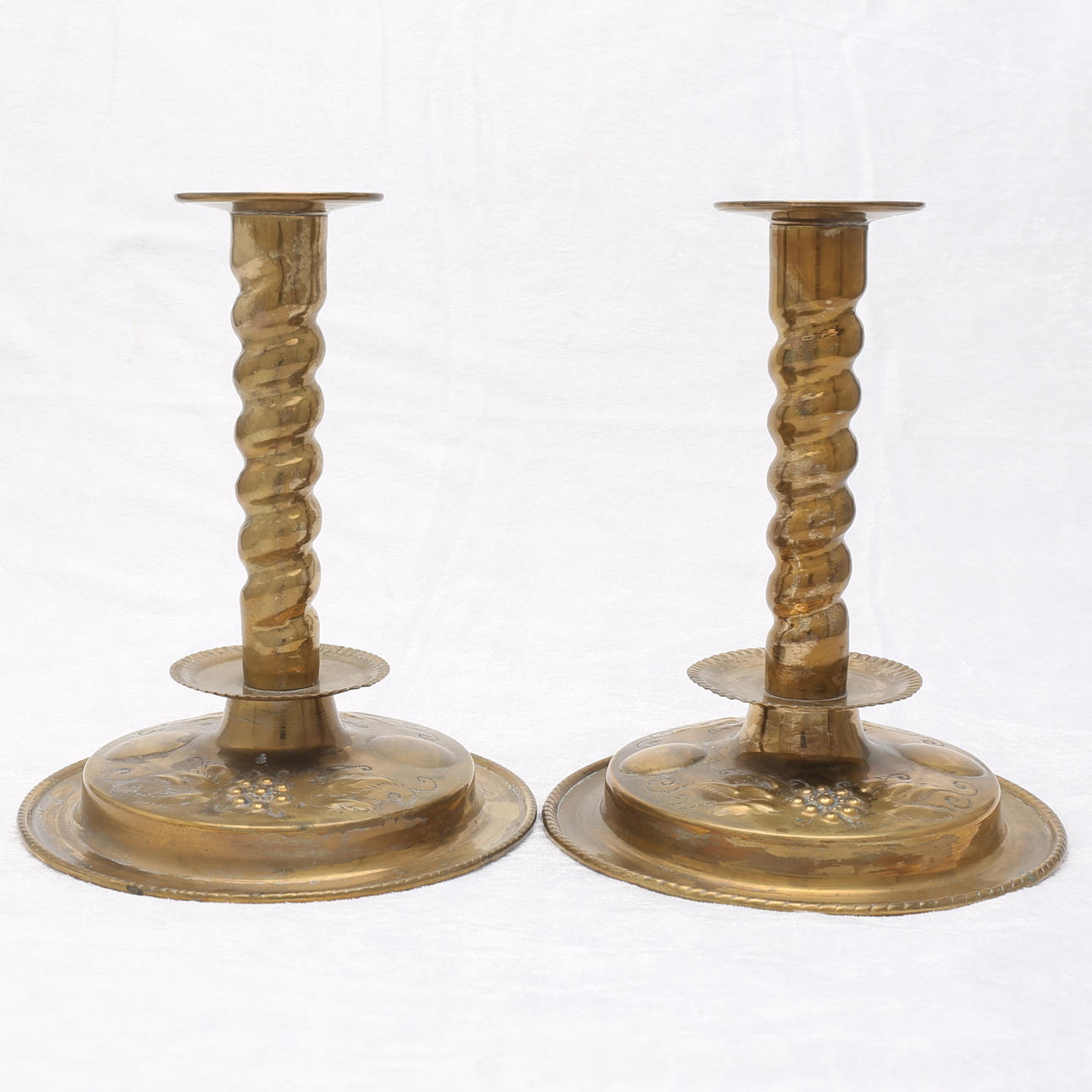 LJUSSTAKAR, ett par, mässing, Kalmar Hemslöjd.