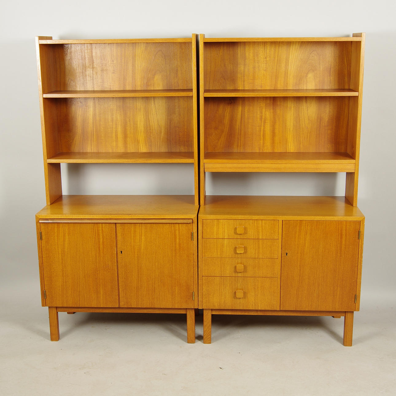 BOKHYLLA, 2 sektioner, teak, 1960/70-tal.