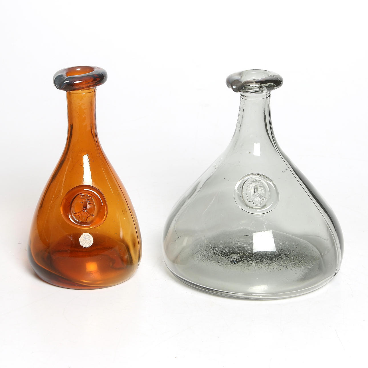 KARAFFER, 2 st, glas, Ole Winther, Holmegaard, Danmark, 1900-talets andra hälft.