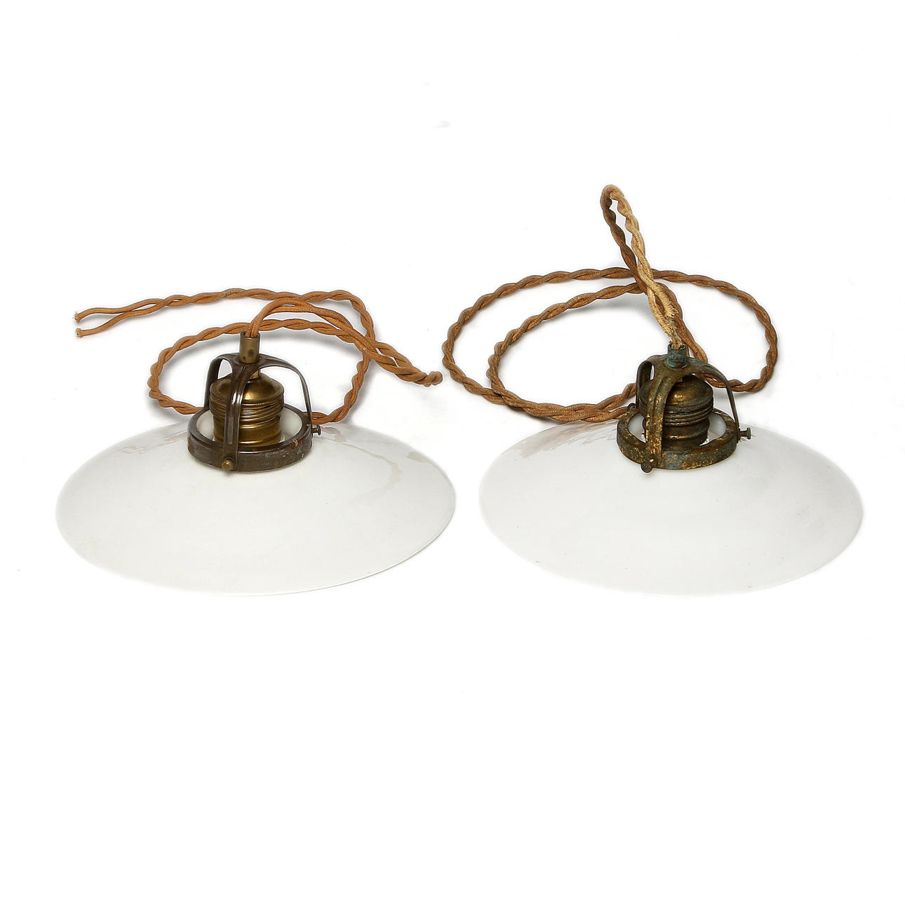 SKOMAKARLAMPOR, ett par, glas och mässing, omkring sekelskiftet 18/1900.