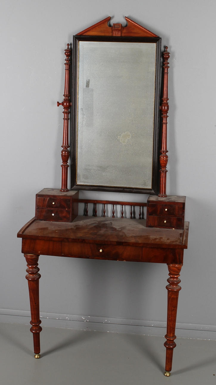 TOALETTKONSOLBORD, nyrenässans.