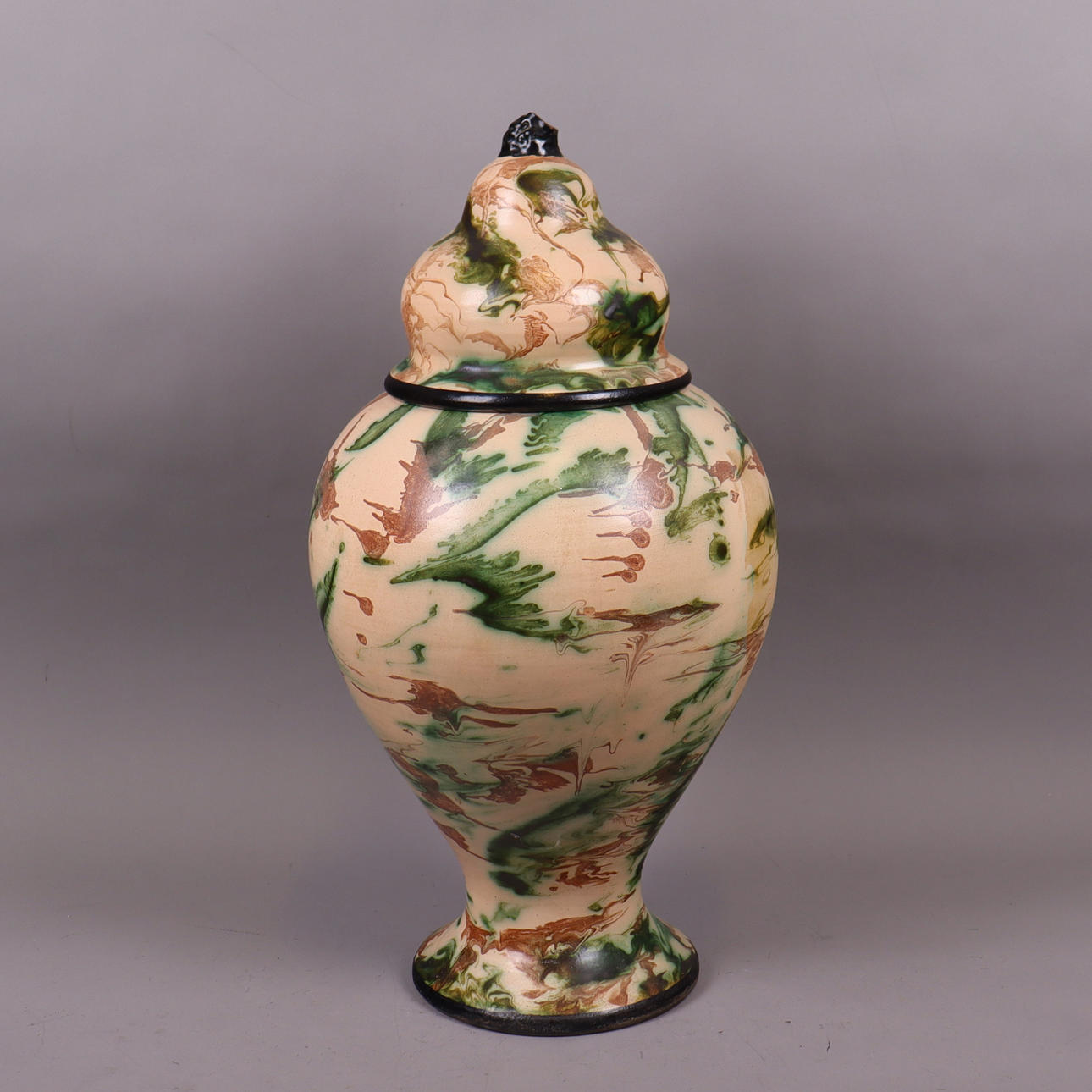 KNUT OTTO HALLSTEN, Västra Sönnarslöv, ceramic urn.