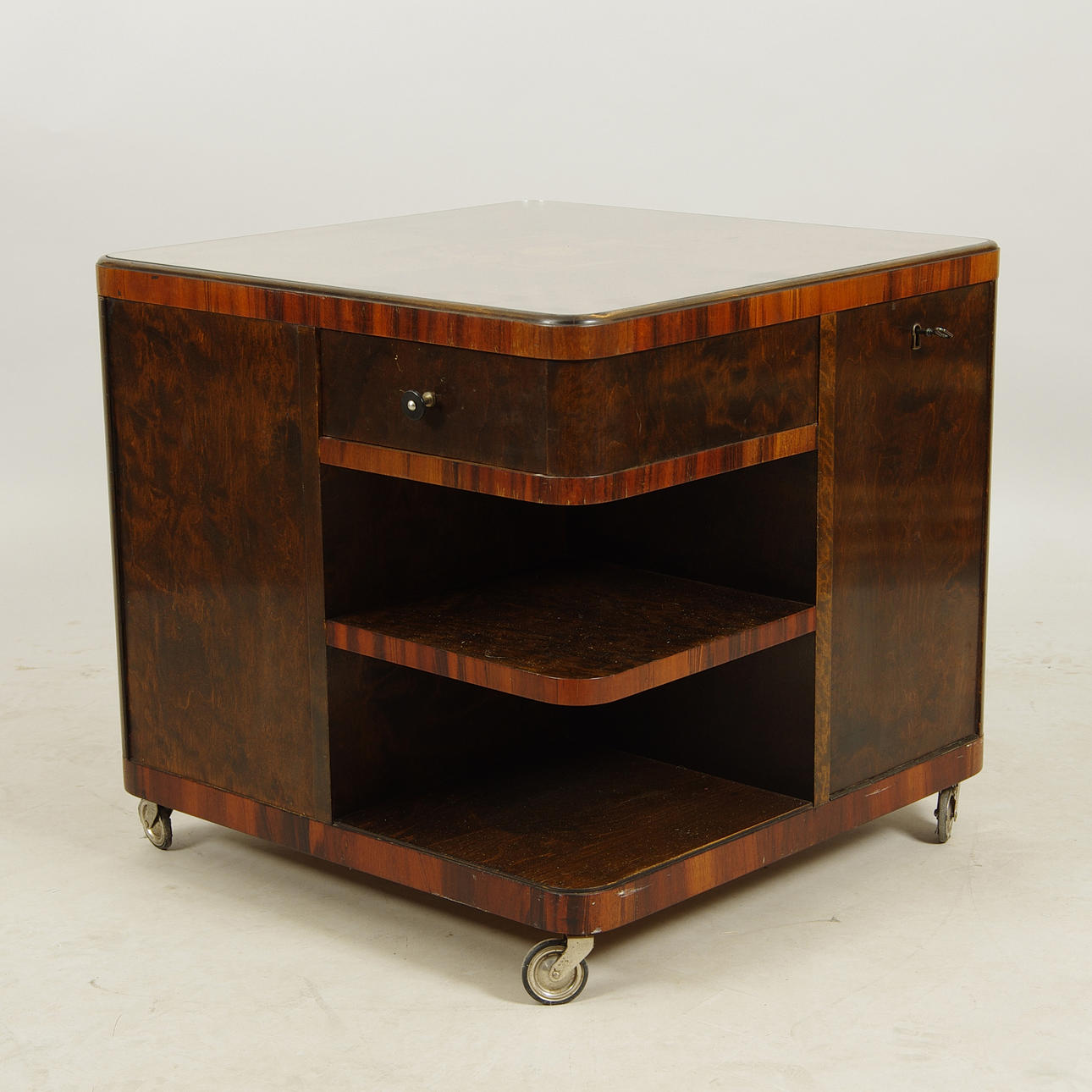 RÖKBORD med intarsia och glasskiva, Art Deco.