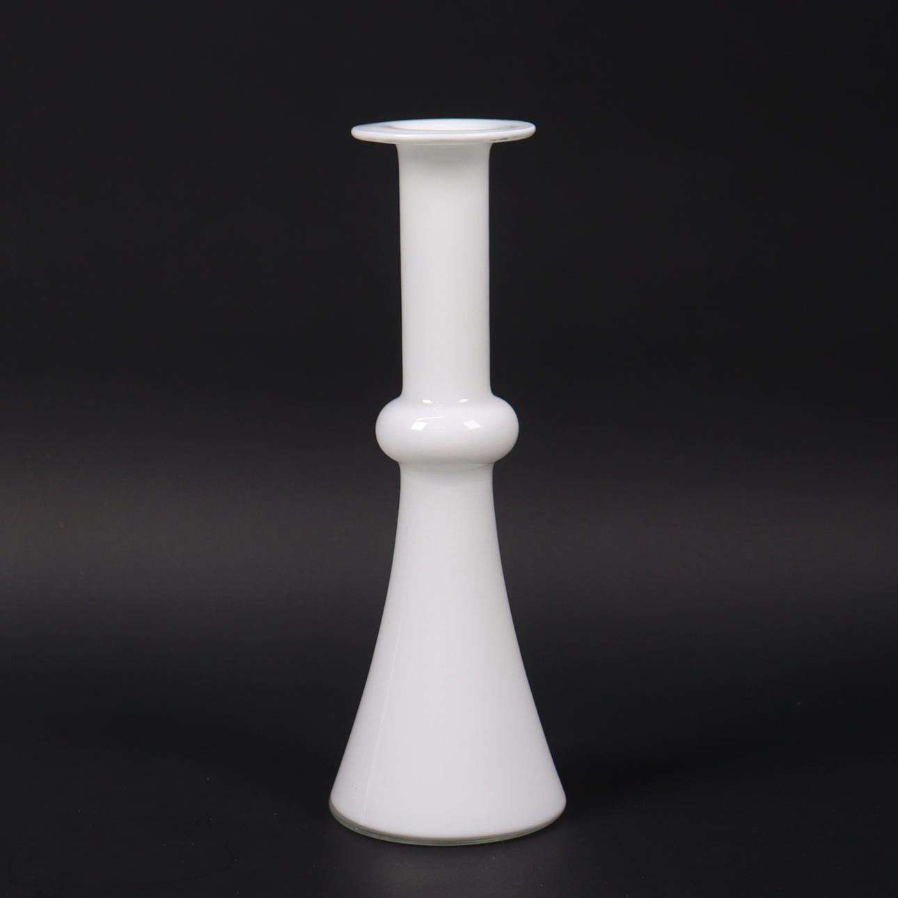 HOLMEGAARD, Danmark, "Carneby", vas i opalint glas, 1960/70-tal.