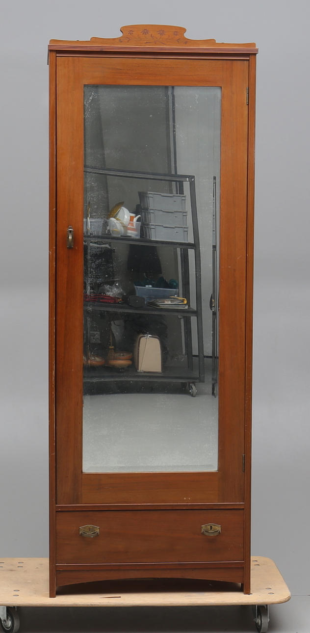 KLÄDSKÅP, jugendstil, 1900-talets första del.