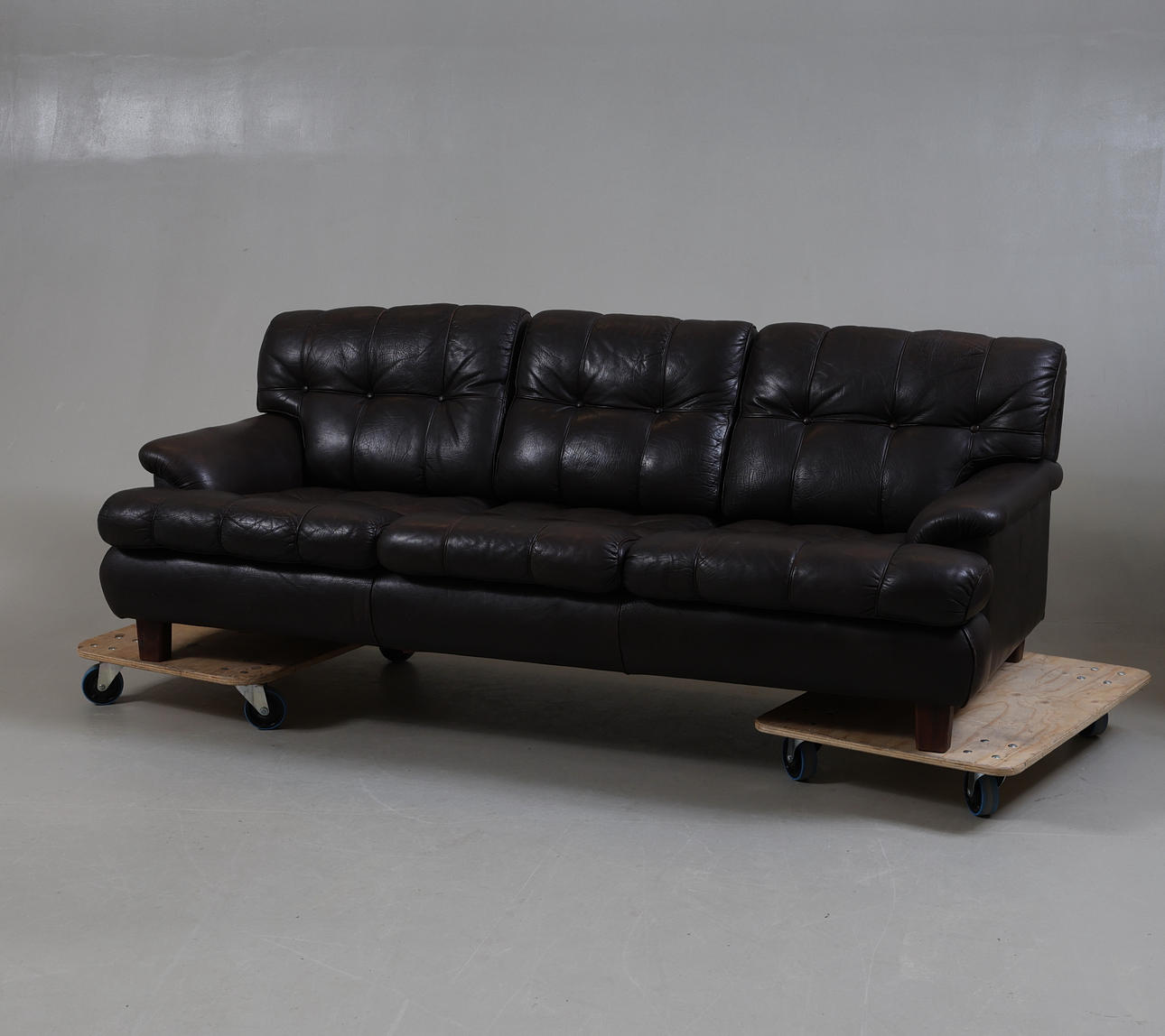 A leather sofa, 3-seater, 20th century.