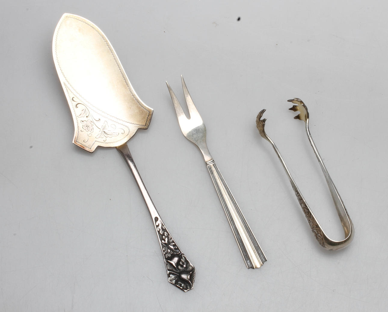 SILVERFÖREMÅL, 3 delar, Finland. Vikt ca. 51.4 cm.