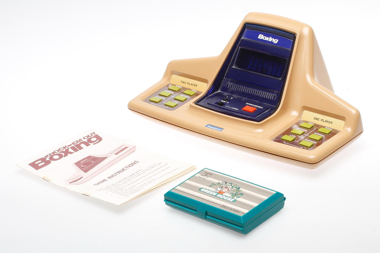 SPEL, 2 st, bl.a. Game & Watch Nintendo samt Boxing Knock-em Out Bambino.