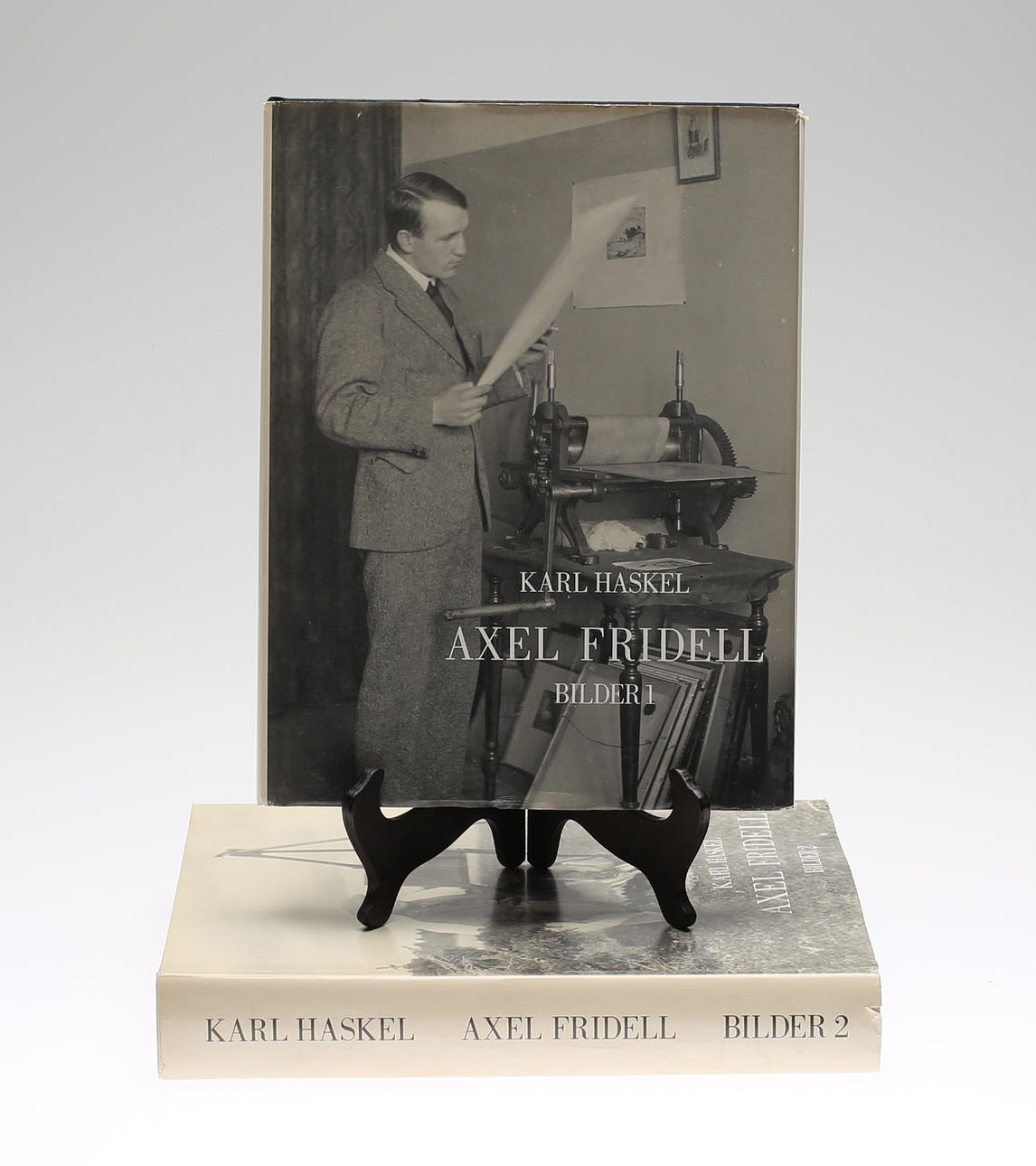 AXEL FRIDELL BILDER 1-2 av Karl Haskel, Skogs Boktryckeri, 1986 & 1989.