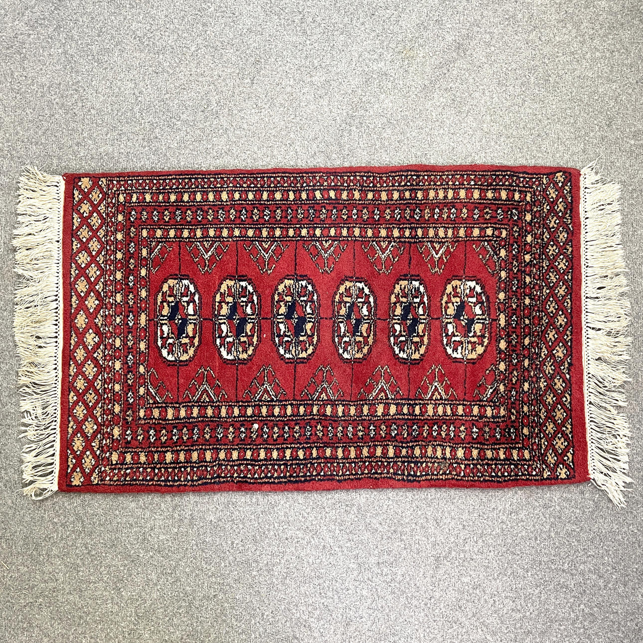 MATTO, Tekke, mitat ca 94 x 59 cm.