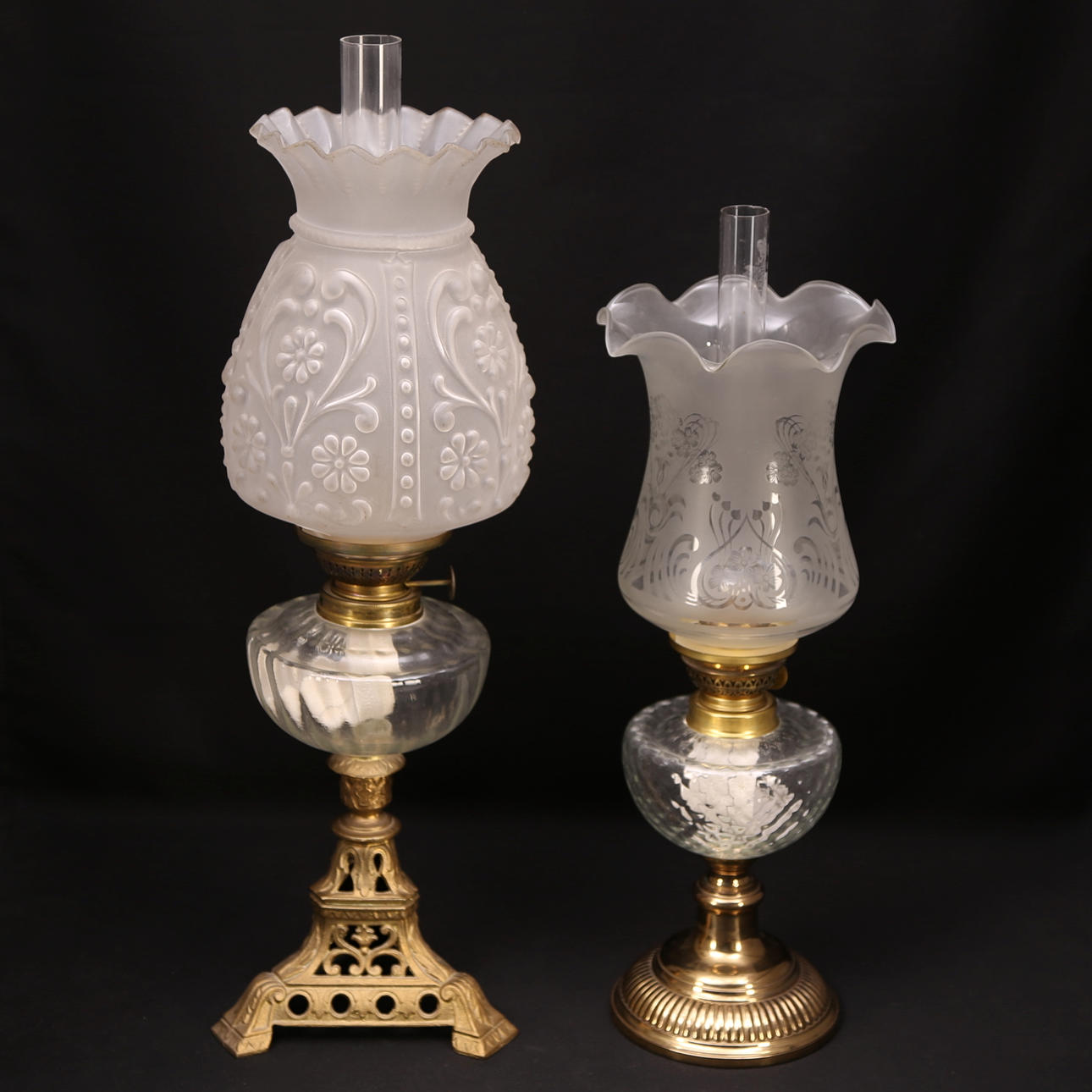 BORDSFOTOGENLAMPOR, 2 st, förgylld metall / glaskupa, 1900-tal.