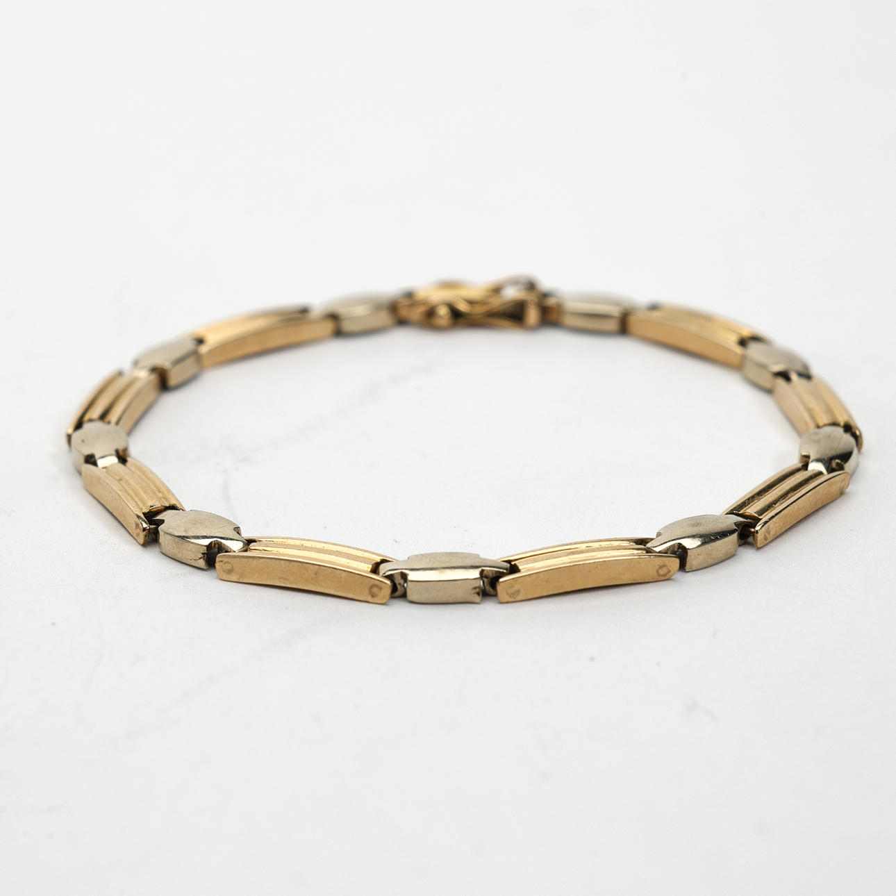 RANNEKORU, 18K kultaa ja valkokultaa.