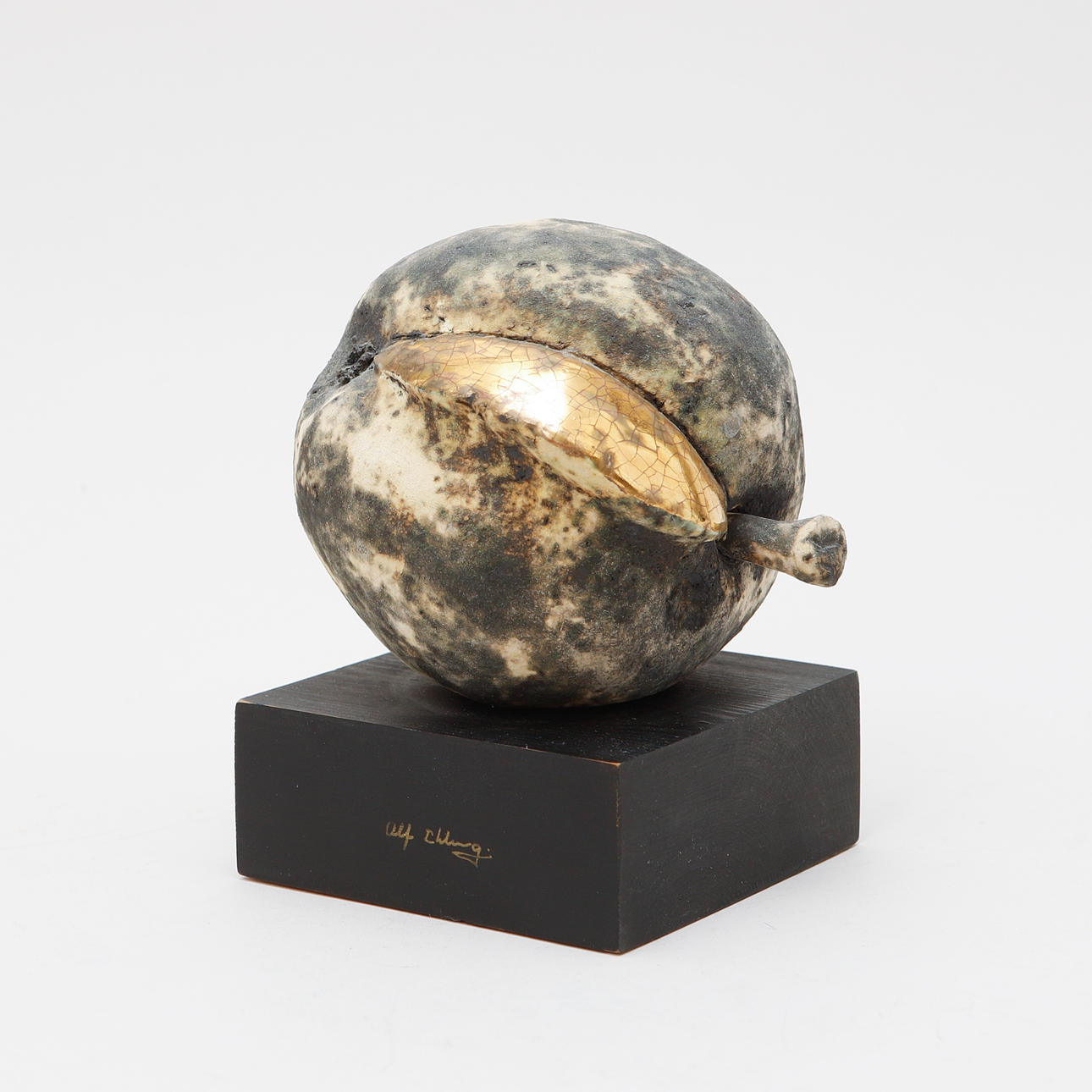 ALF EKBERG. Sculpture, apple, stoneware, signed.