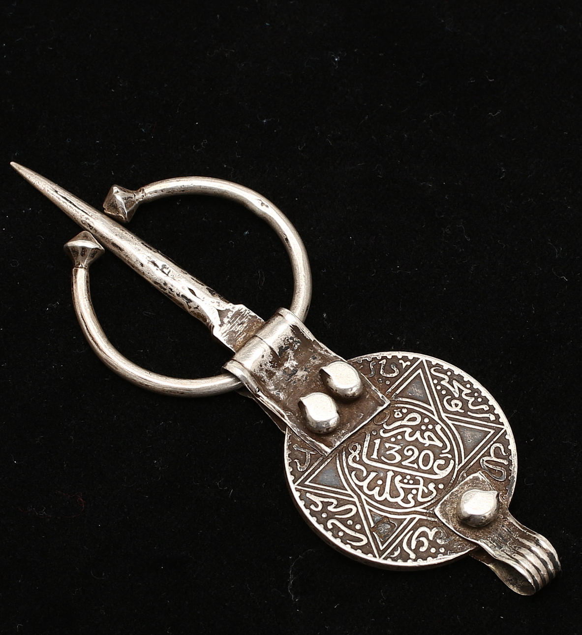 DRÄKTSMYCKE. Silver, Nordafrika 1800-tal.