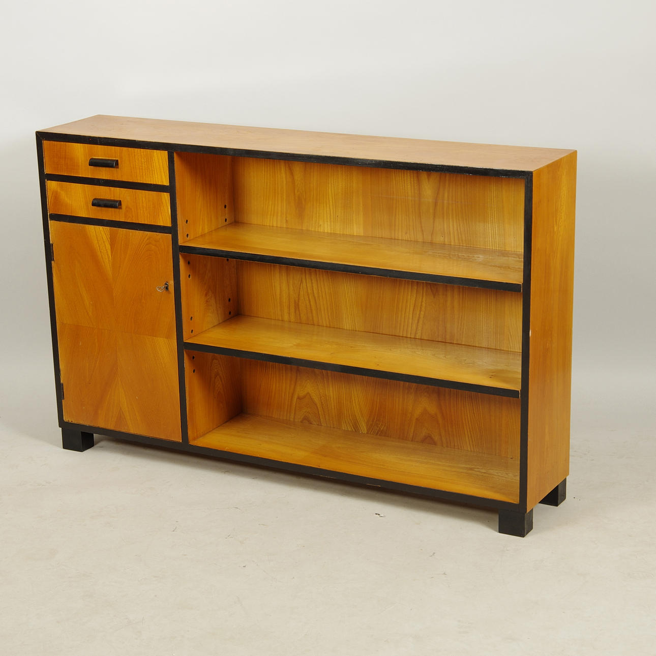 BOKHYLLA, björk, svärtade detaljer.