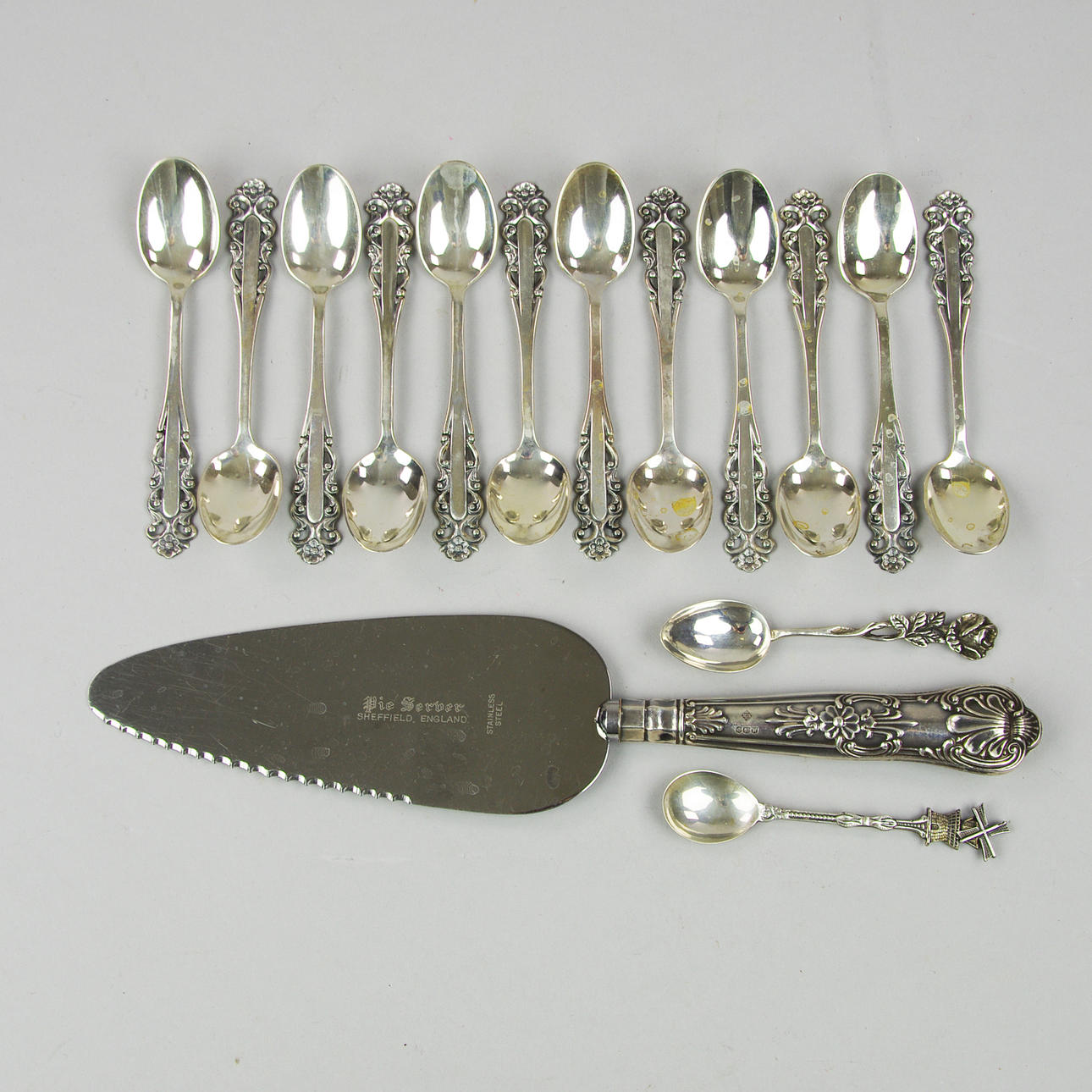 KAFFESKEDAR SAMT TÅRTSPADE, silver.