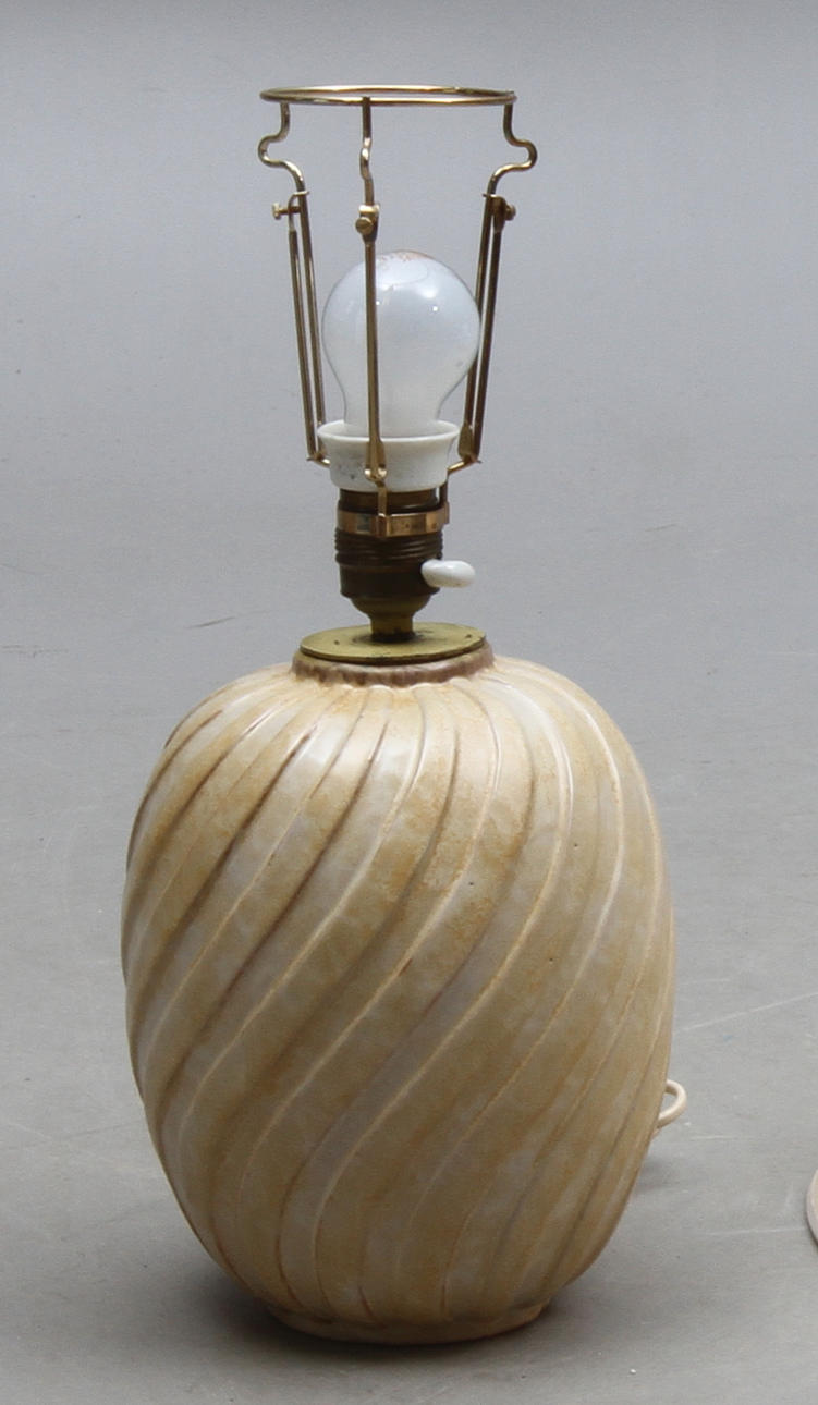 BORDSLAMPA, keramik, Upsala-Ekeby, 1900-talets första hälft.