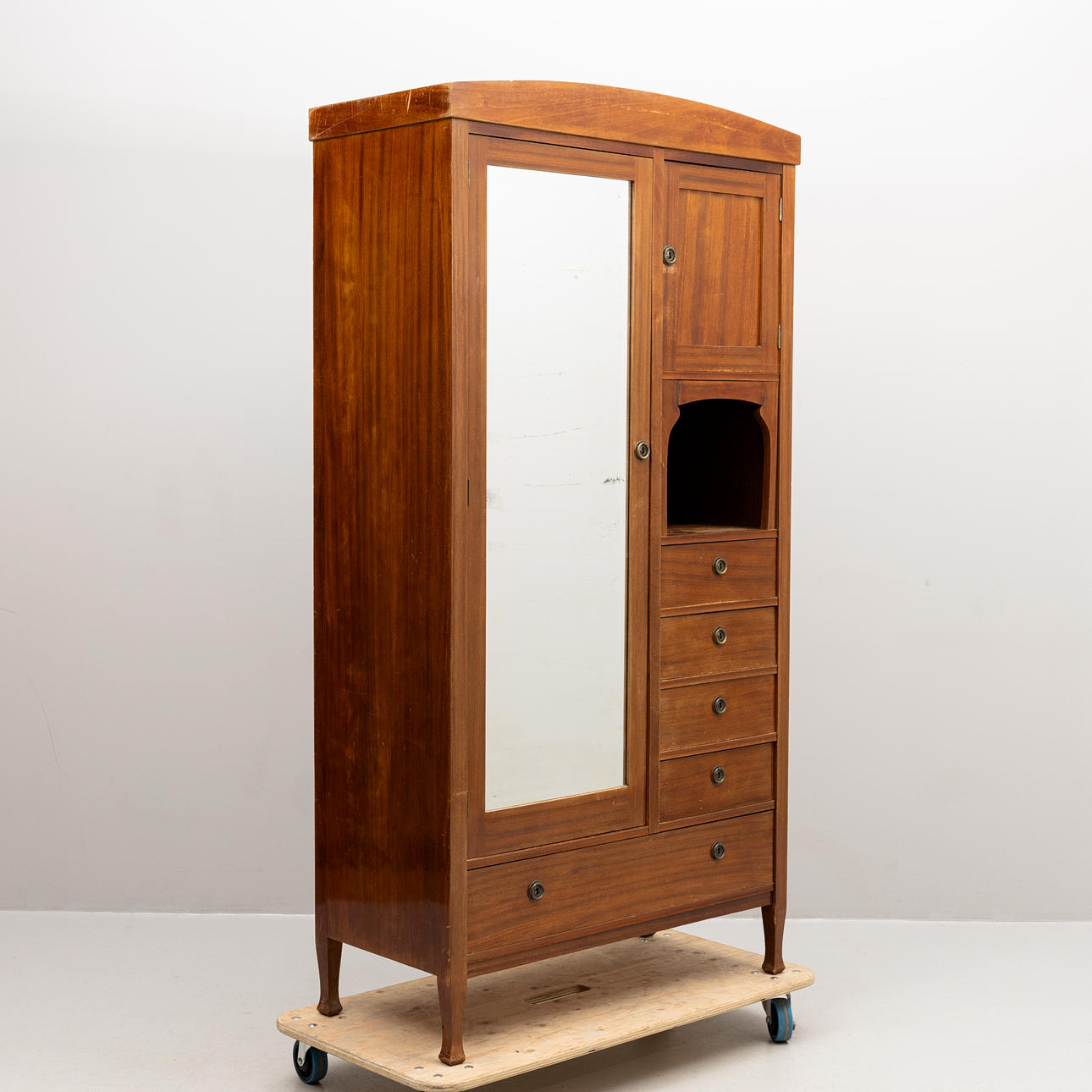 GARDEROB, jugend, mahonki, 1900-luvun alku.