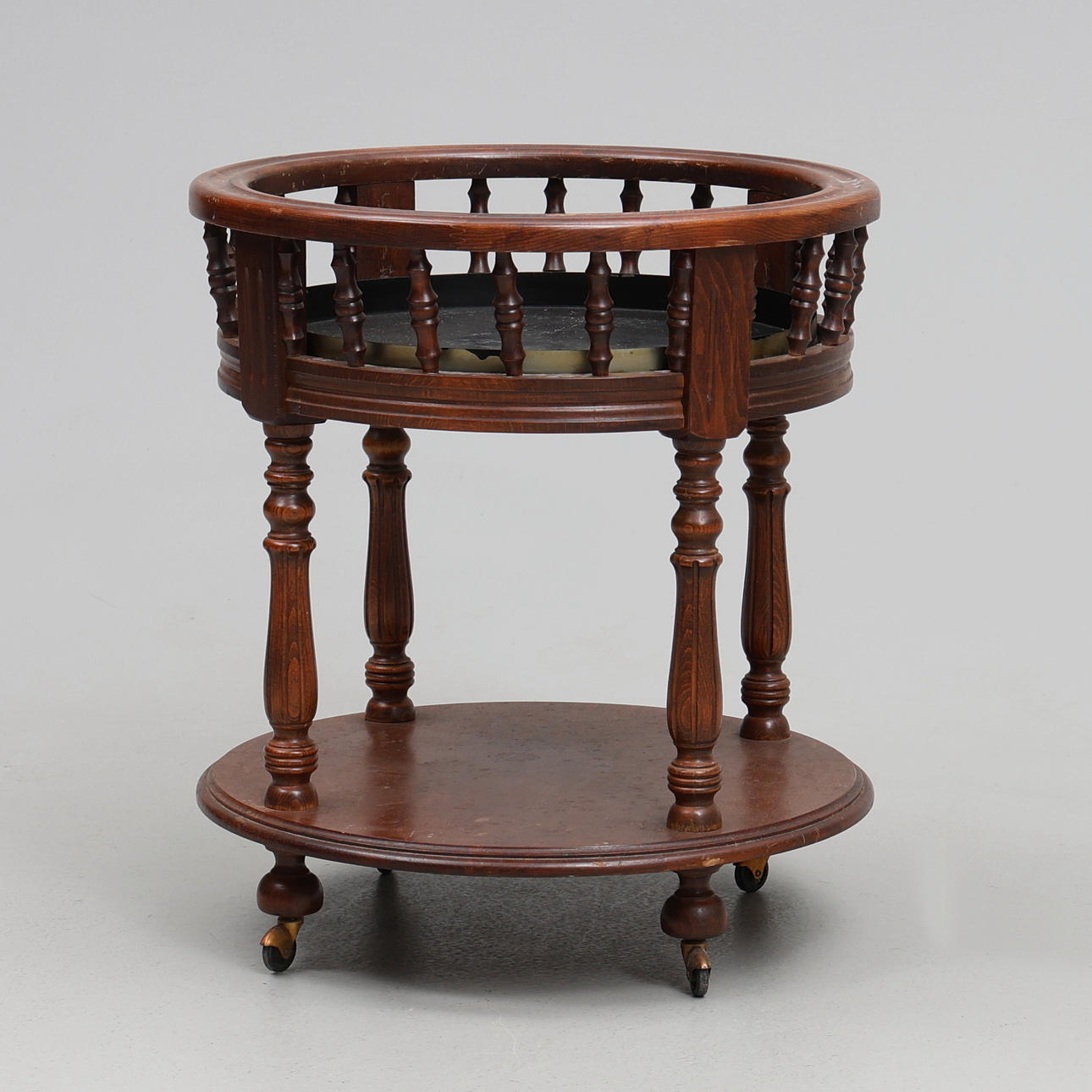 BRICKBORD. Trä med hjul, 1900-tal.