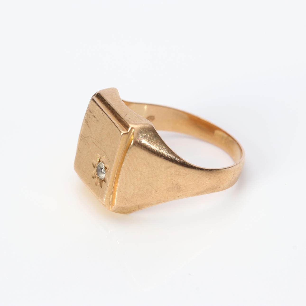 RING MED FARVELØS STEN. 18k guld, vægt ca. 4,3 gram.