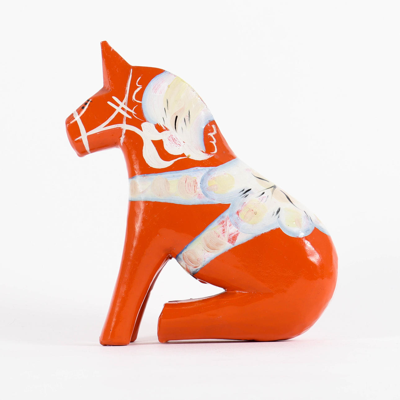 SITTANDE DALAHÄST, Siljans Trä, Dalarna.