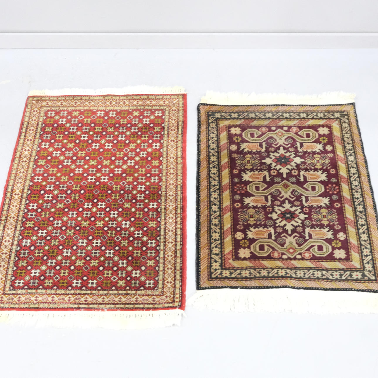 TVÅ HANDKNUTNA MATTOR, ORIENTALISKA.