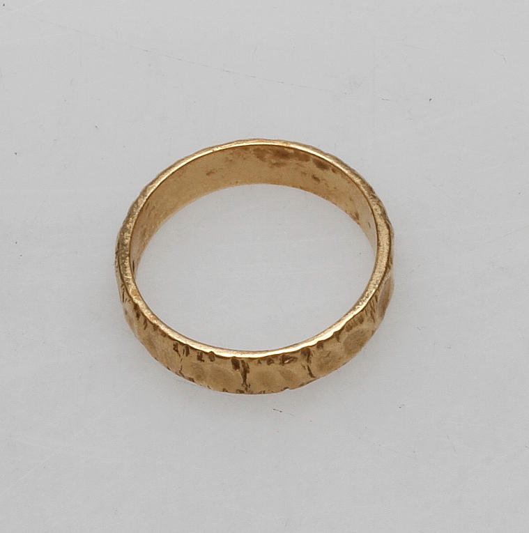 RING, 18k guld, vikt ca 6,5 gr.
