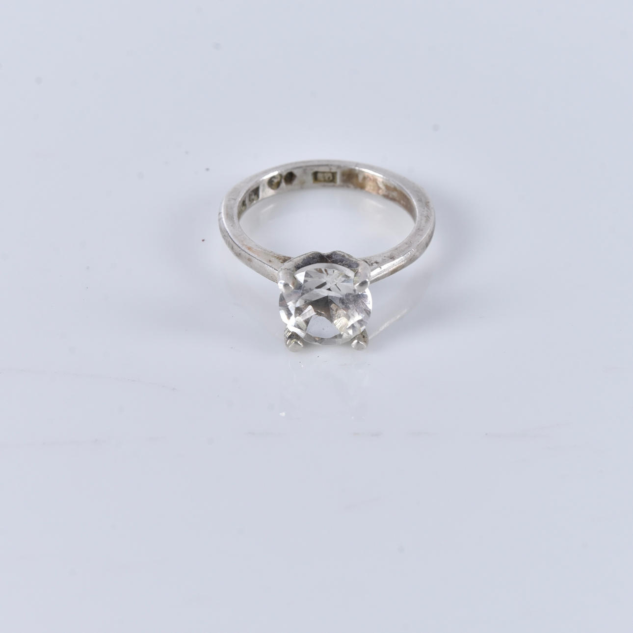 SOLITAIRE RING, silver, Argentum Spekeröd.